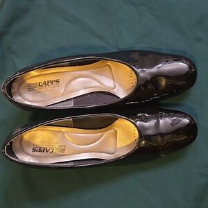 Capps Airlite Uniform Footwear Black Patent Leather Heels Pumps